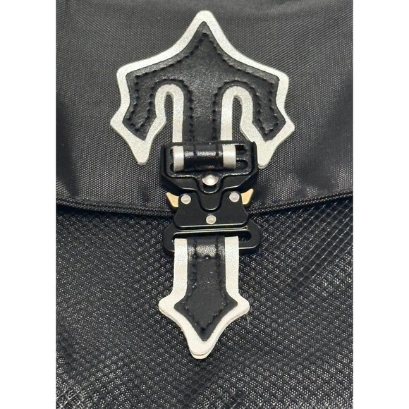 TRAPSTAR Crossbody Reflective Irongate Black Square Bag Nylon Adjustable Strap - Picture 3 of 9